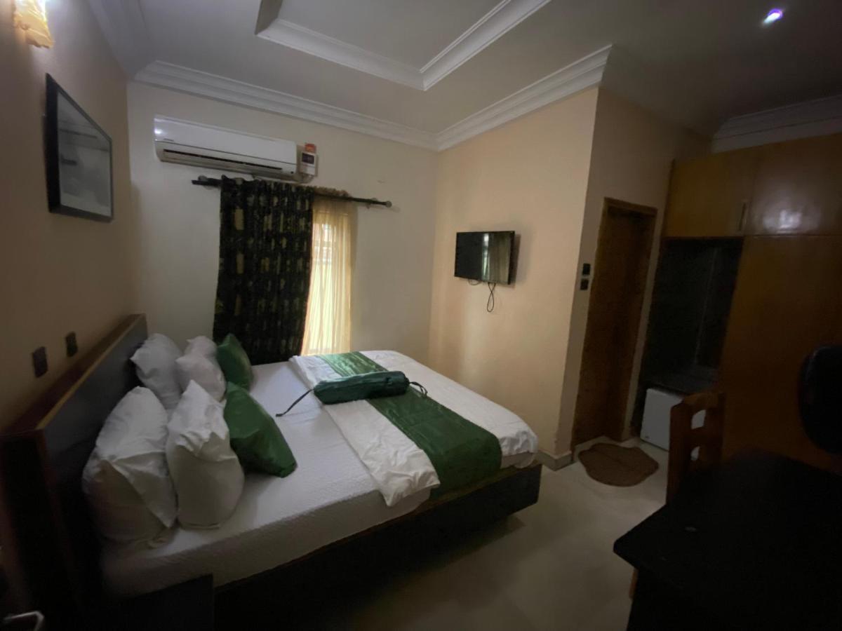 Nue-Crest Hotels & Suites Энугу Экстерьер фото