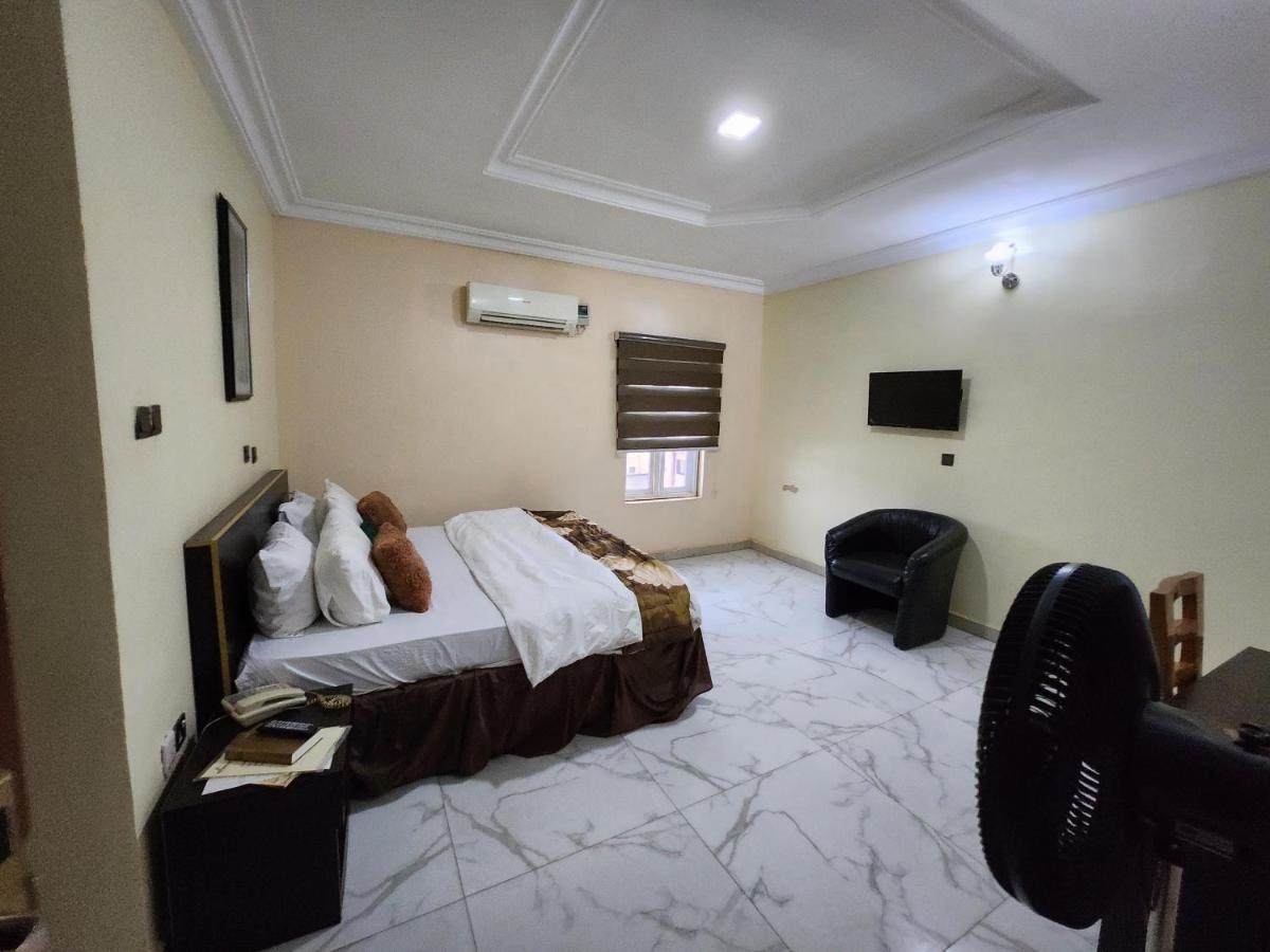 Nue-Crest Hotels & Suites Энугу Экстерьер фото