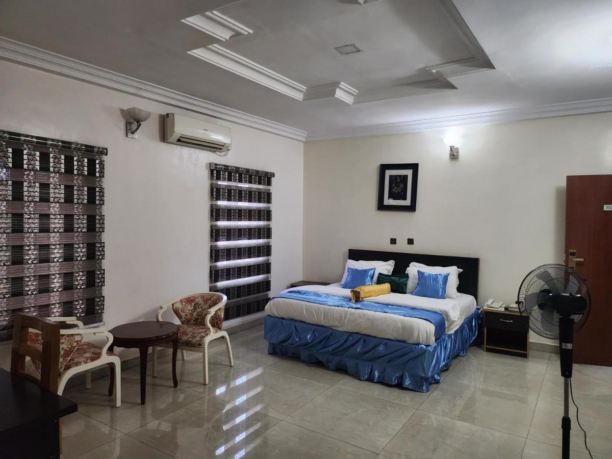 Nue-Crest Hotels & Suites Энугу Экстерьер фото