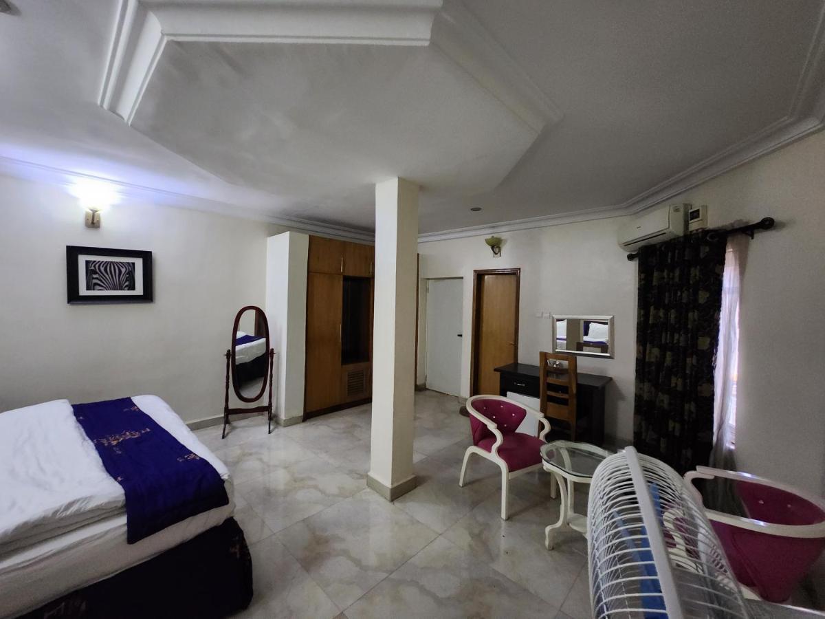 Nue-Crest Hotels & Suites Энугу Экстерьер фото