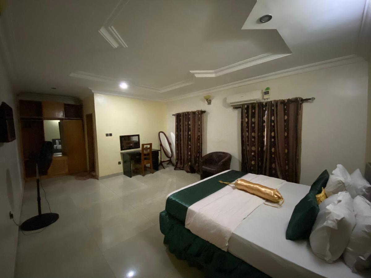 Nue-Crest Hotels & Suites Энугу Экстерьер фото