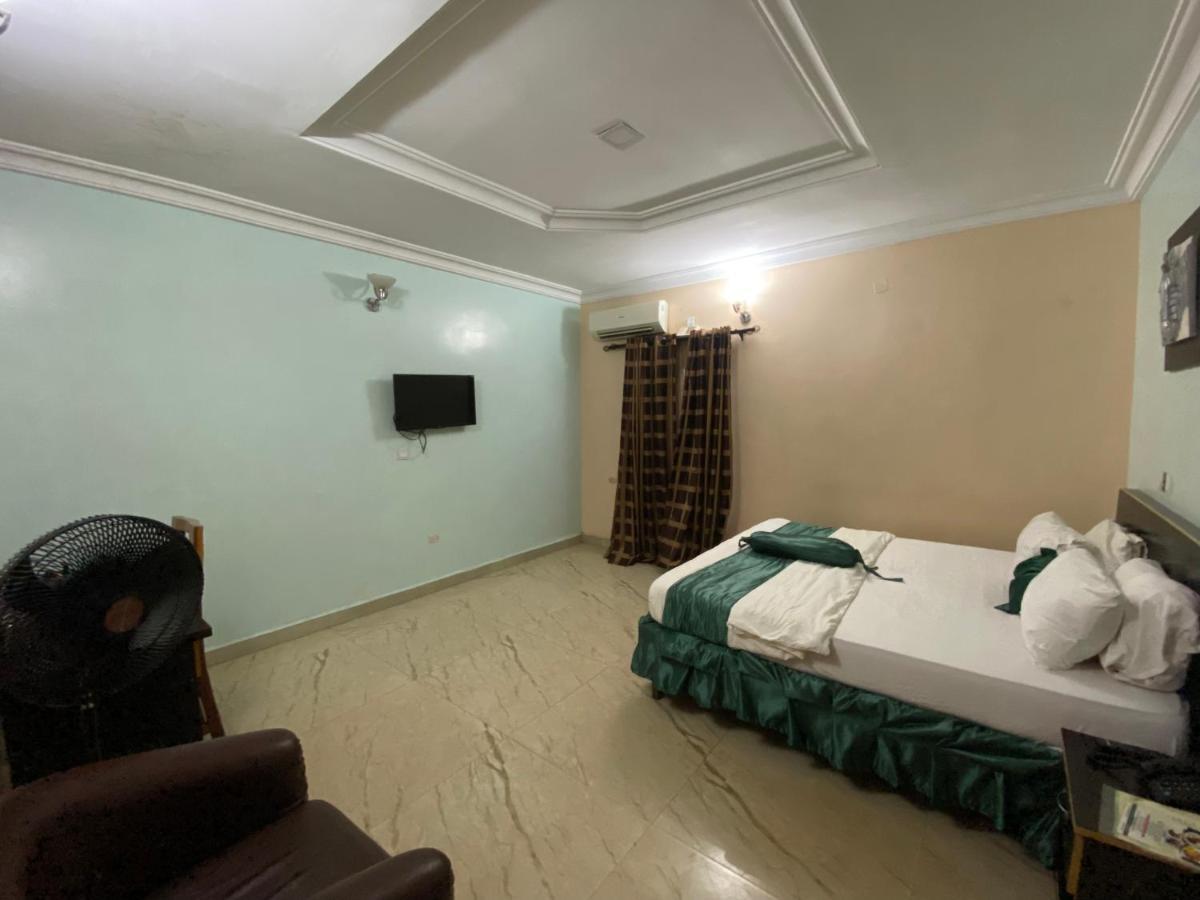Nue-Crest Hotels & Suites Энугу Экстерьер фото