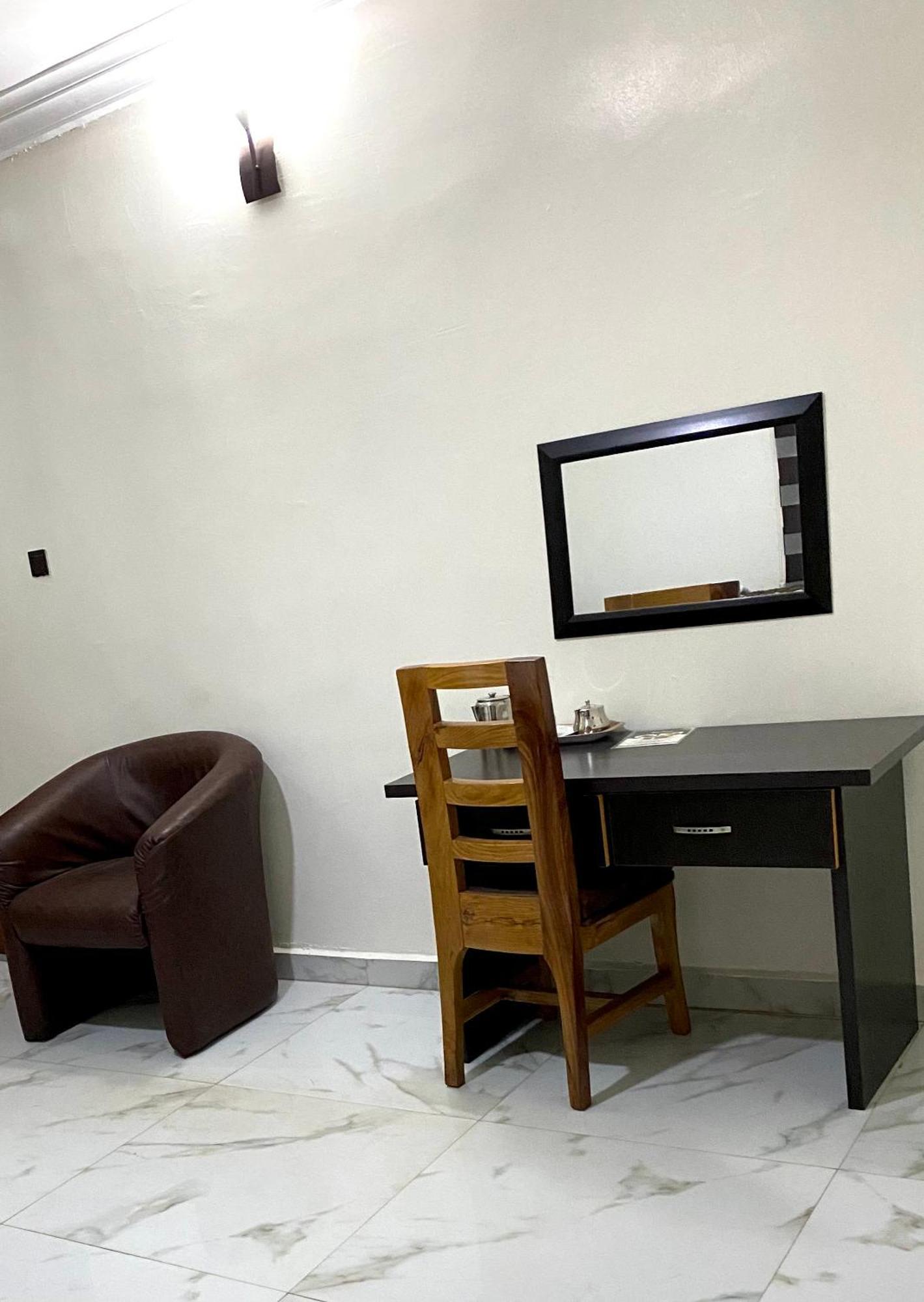 Nue-Crest Hotels & Suites Энугу Номер фото