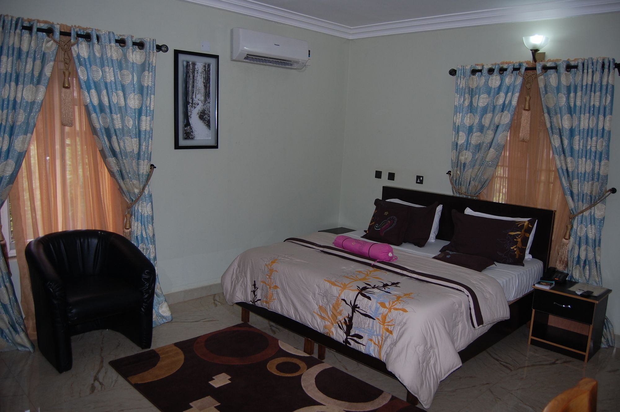 Nue-Crest Hotels & Suites Энугу Экстерьер фото